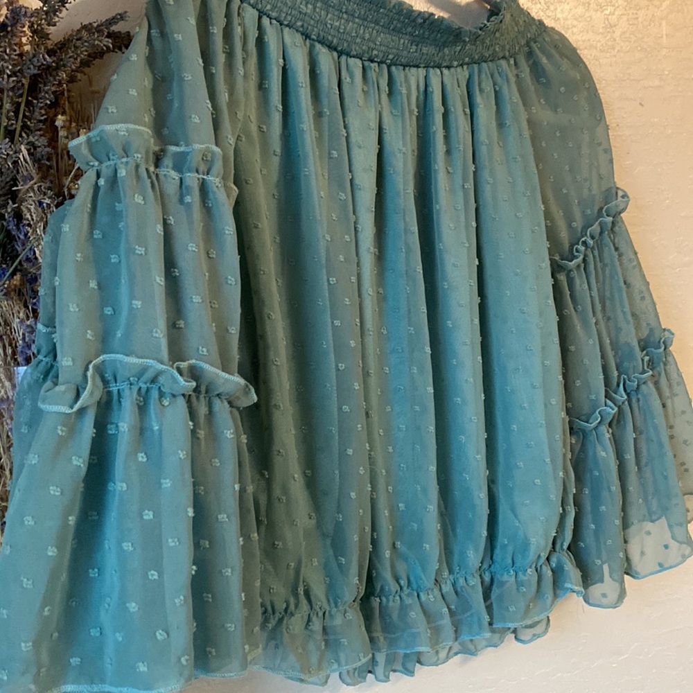Gorgeous bell sleeve boho off shoulder top - Picture 4 of 5